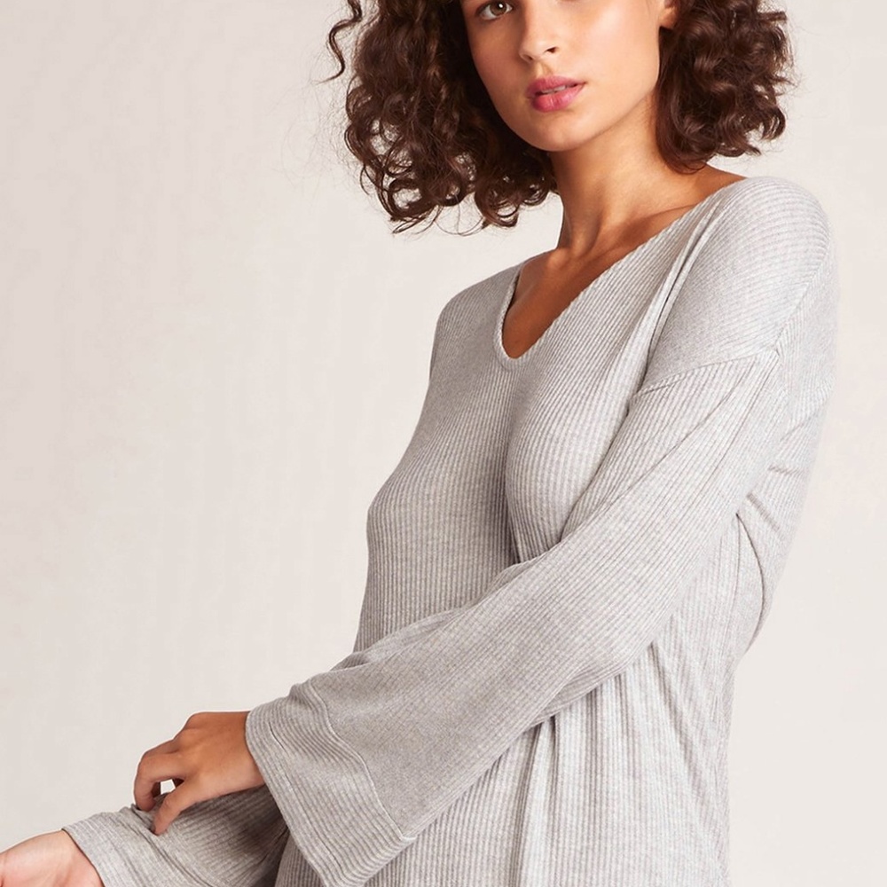 BB Dakota Sunday Morning V-Neck Top Medium